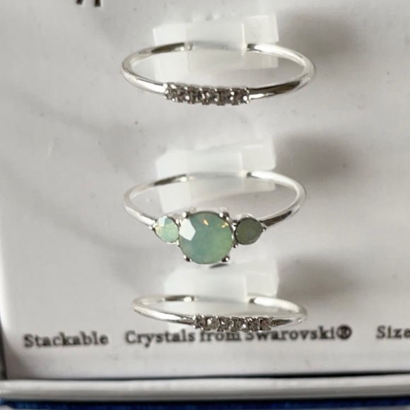 SIZE 7 NWT SILVER AND GREEN STACKABLE CRYSTALS FROM SWAROVSKI - Picture 3 of 4